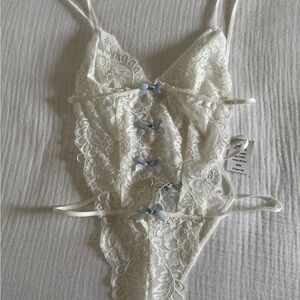 Elegant Lace Bodysuit in Cream